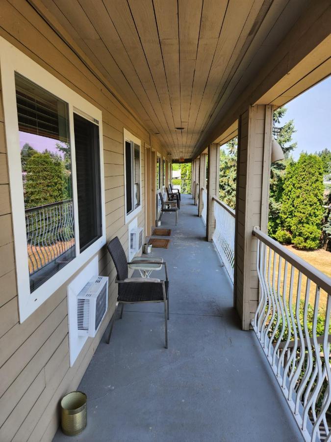 Grantview Inn Surrey Exterior photo